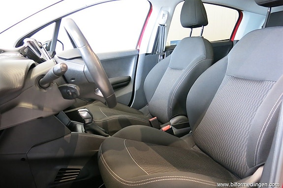 Peugeot 208 10 of 14