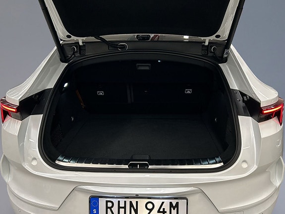 Polestar 4 8 of 11