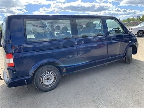 Volkswagen Caravelle 7 of 10