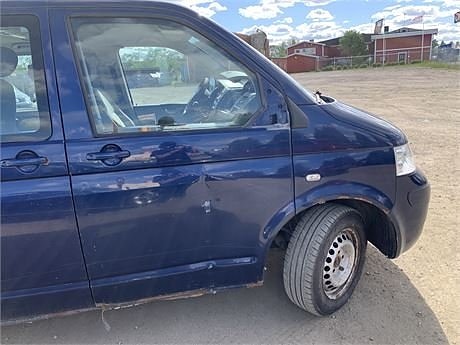 Volkswagen Caravelle 8 of 10