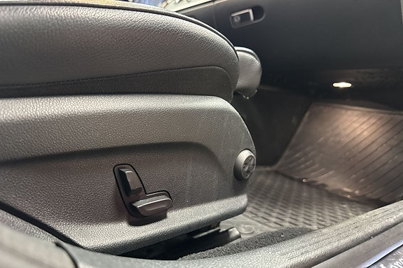 Mercedes-Benz E220 13 of 24