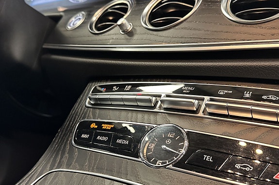 Mercedes-Benz E220 12 of 24