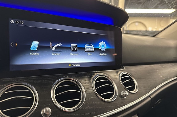 Mercedes-Benz E220 18 of 24