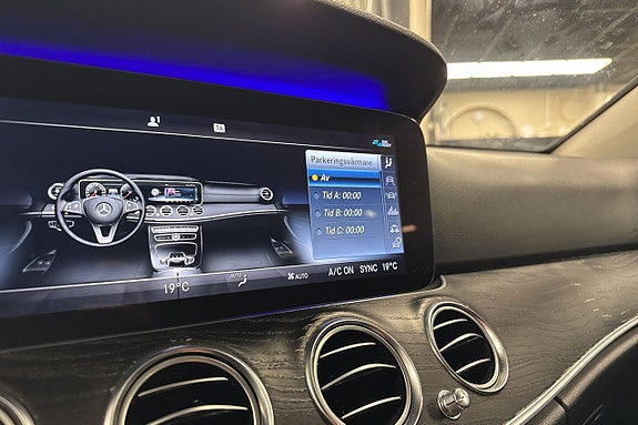 Mercedes-Benz E220 21 of 24