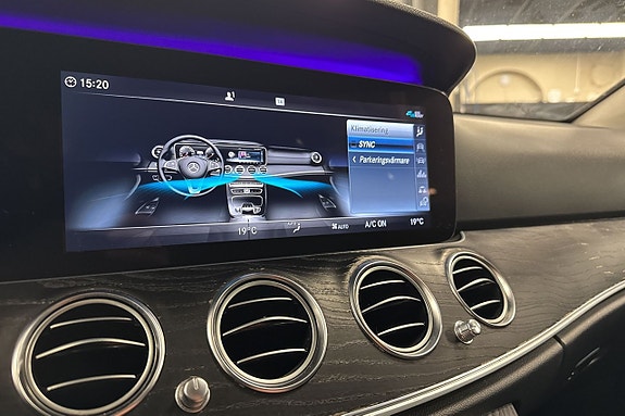 Mercedes-Benz E220 20 of 24