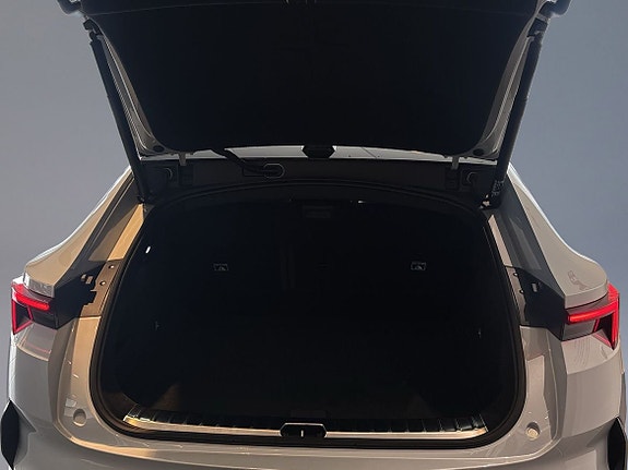 Polestar 4 9 of 12