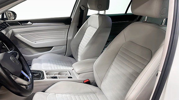 Volkswagen Passat 8 of 12