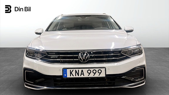 Volkswagen Passat 4 of 12