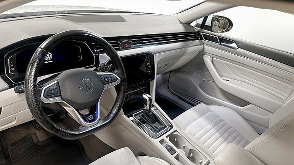 Volkswagen Passat 7 of 12