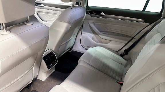 Volkswagen Passat 11 of 12