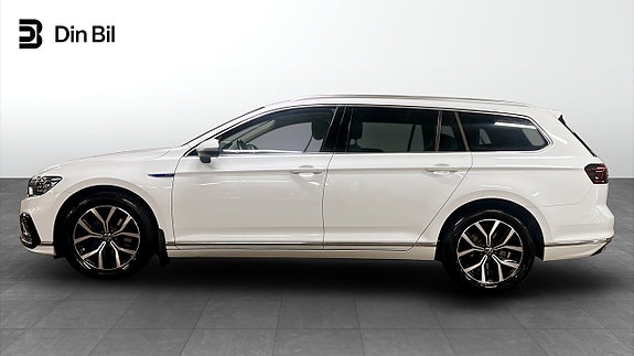 Volkswagen Passat 2 of 12