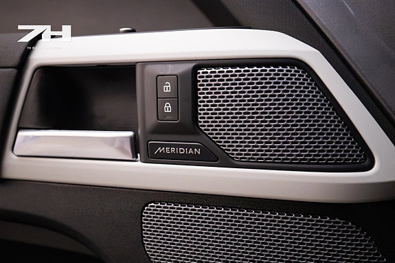 Land Rover Defender 90 19 of 21