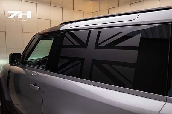 Land Rover Defender 90 16 of 21