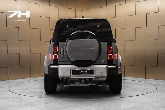 Land Rover Defender 90 4 of 21