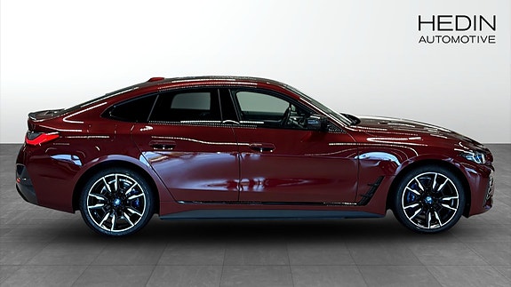 BMW i4 6 of 9