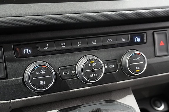 Volkswagen Caravelle 17 of 18