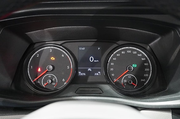 Volkswagen Caravelle 13 of 18