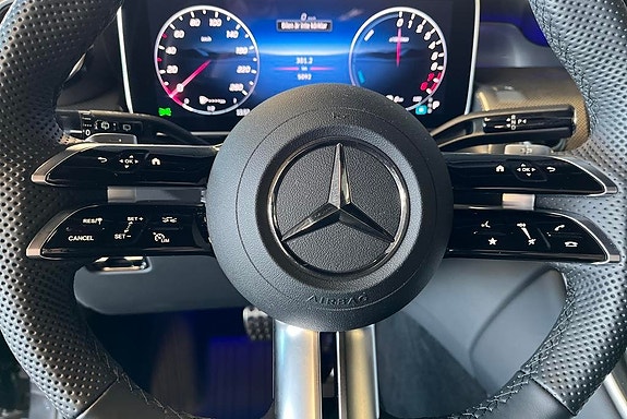 Mercedes-Benz GLC300 e 20 of 22
