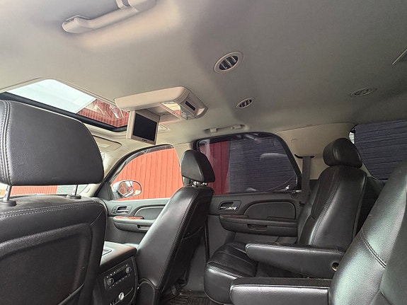 Chevrolet Tahoe 18 of 22