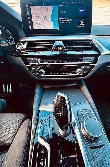 BMW 530e 6 of 11