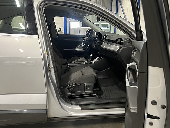 Audi Q3 14 of 25