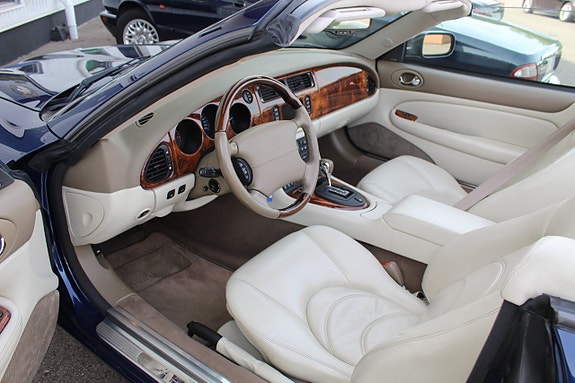 Jaguar XKR 9 of 11