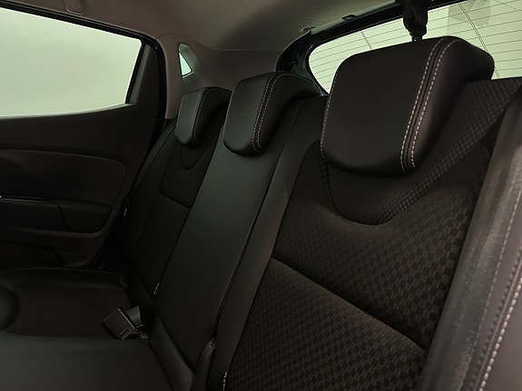 Renault Clio 22 of 25
