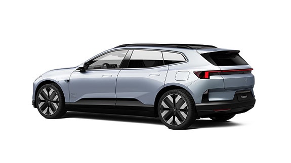 Polestar 4 2 of 5