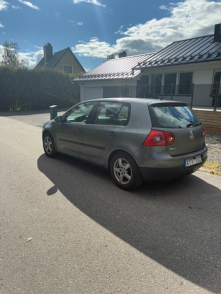 Volkswagen Golf V 2 of 5