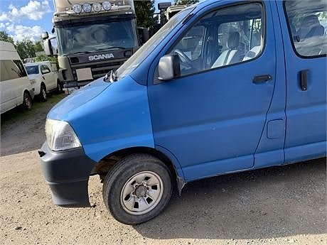 Toyota HiAce 3 of 10