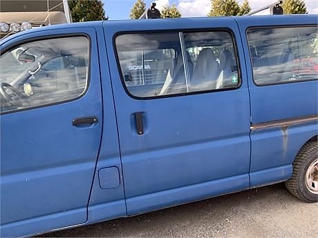 Toyota HiAce 4 of 10