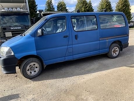 Toyota HiAce 2 of 10