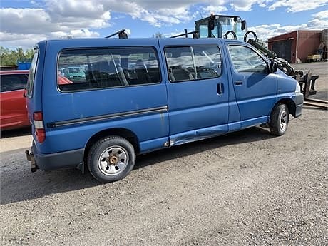 Toyota HiAce 7 of 10