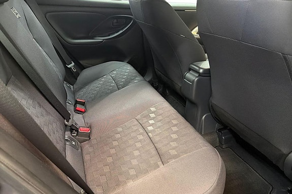 Toyota Yaris 7 of 21