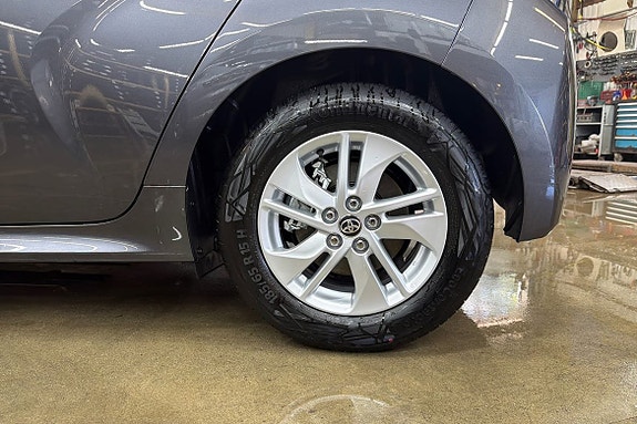 Toyota Yaris 17 of 21