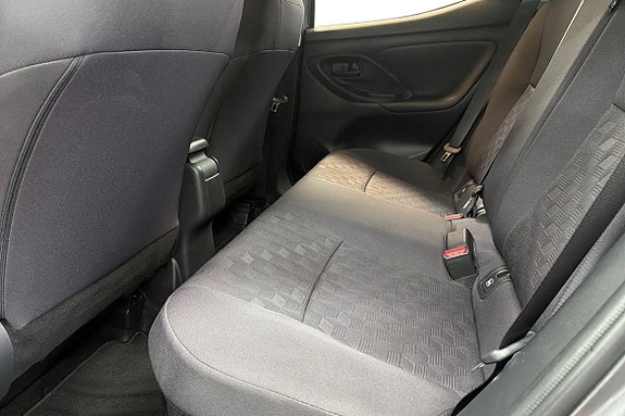 Toyota Yaris 13 of 21