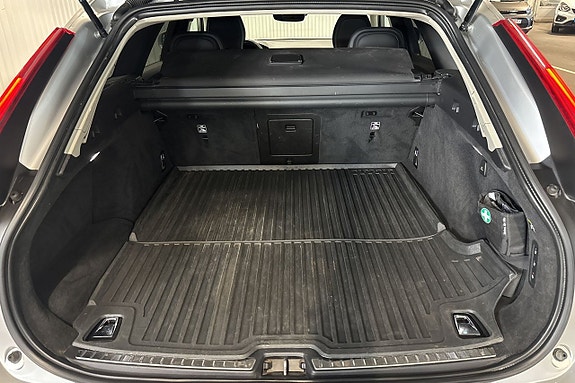 Volvo V90 Cross Country 21 of 24