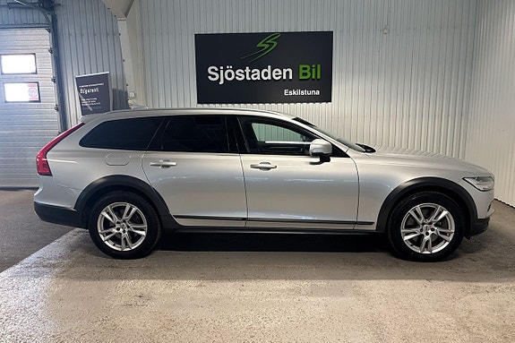 Volvo V90 Cross Country 6 of 24