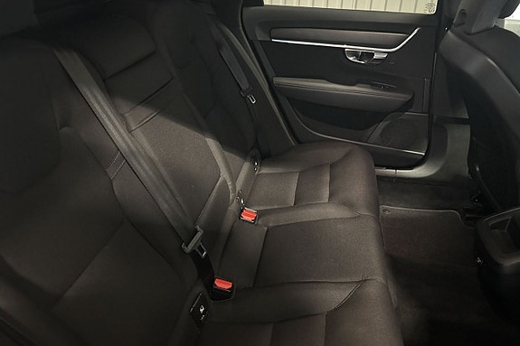 Volvo V90 Cross Country 13 of 24