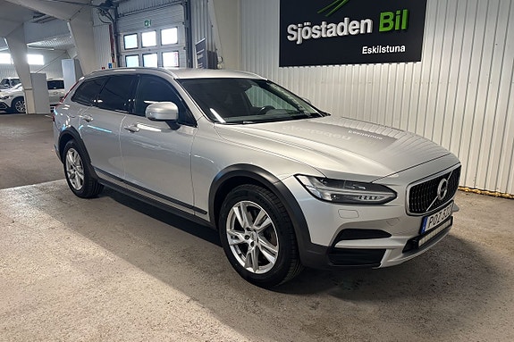 Volvo V90 Cross Country 7 of 24