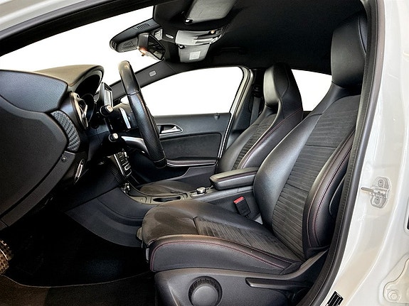 Mercedes-Benz A180 4 of 16