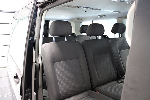 Volkswagen Caravelle 10 of 12