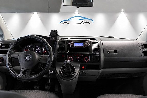 Volkswagen Caravelle 8 of 12