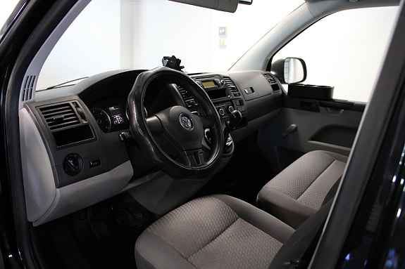 Volkswagen Caravelle 9 of 12