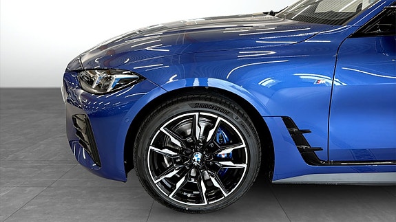 BMW i4 9 of 9