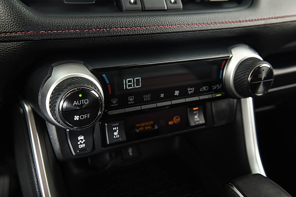 Toyota RAV4 10 of 17