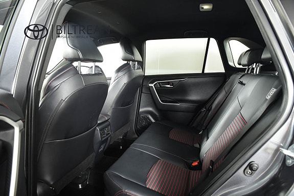 Toyota RAV4 6 of 17