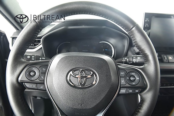 Toyota RAV4 8 of 17