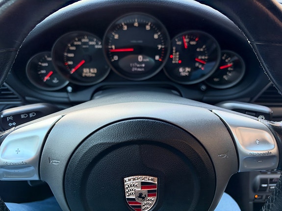 Porsche 911 Carrera 20 of 24