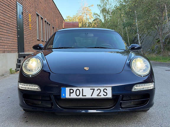 Porsche 911 Carrera 8 of 24